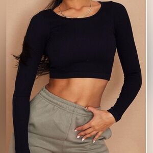 Midriff Black Scooped Neck Long Sleeve Unbranded with wide ham. RN# 117153. VGC